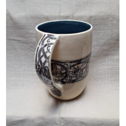 Grand mug ansé motif celtique, série bleu-blanc - MA01