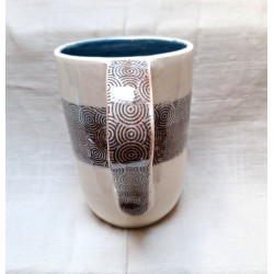 Grand mug ansé motif géométrique, blanc, noir et ocre- MA02